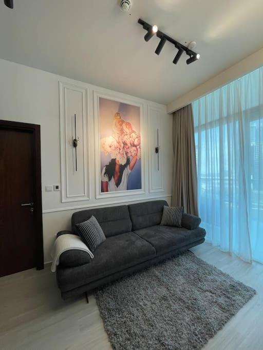 New Luxury Modern Canal View. Apartment Dubai Luaran gambar