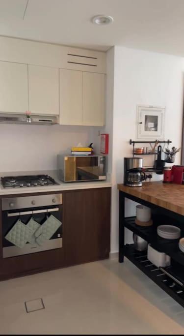 New Luxury Modern Canal View. Apartment Dubai Luaran gambar