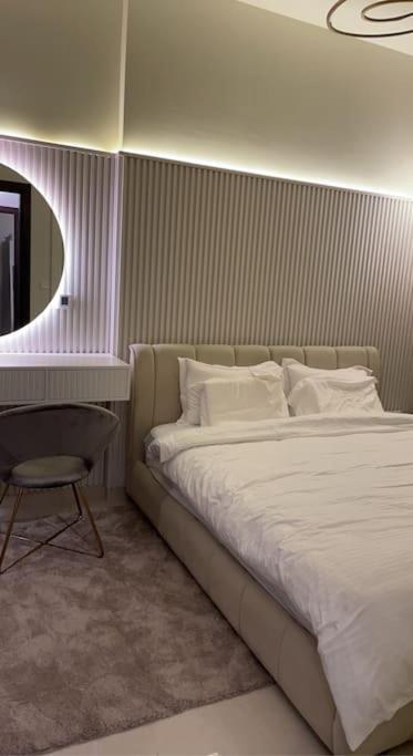 New Luxury Modern Canal View. Apartment Dubai Luaran gambar