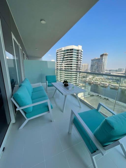 New Luxury Modern Canal View. Apartment Dubai Luaran gambar