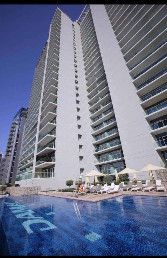 New Luxury Modern Canal View. Apartment Dubai Luaran gambar