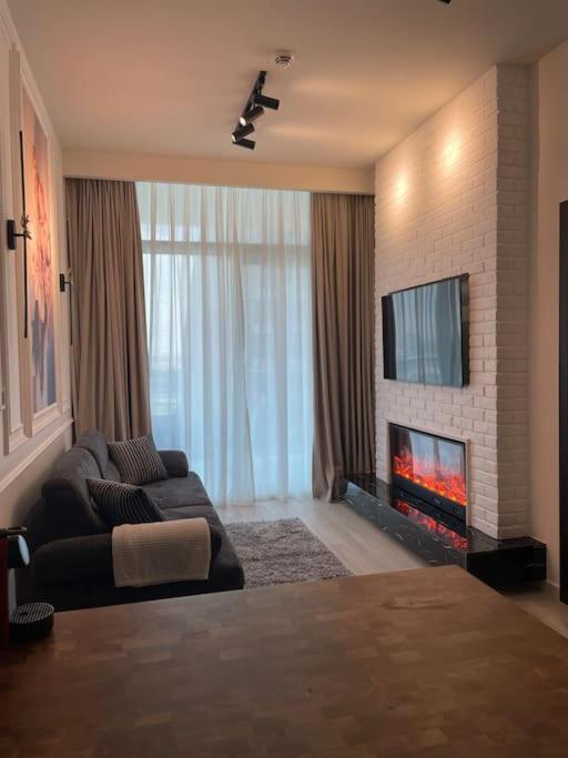 New Luxury Modern Canal View. Apartment Dubai Luaran gambar