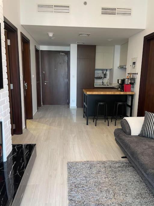 New Luxury Modern Canal View. Apartment Dubai Luaran gambar
