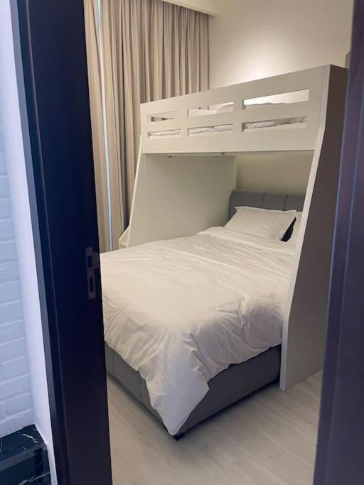 New Luxury Modern Canal View. Apartment Dubai Luaran gambar