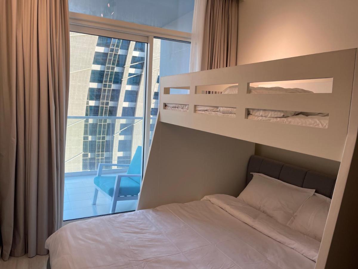 New Luxury Modern Canal View. Apartment Dubai Luaran gambar